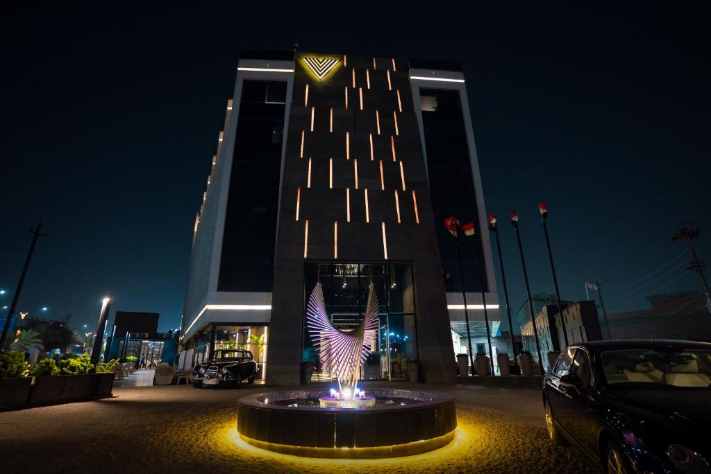 د وی هتل (the v hotel)