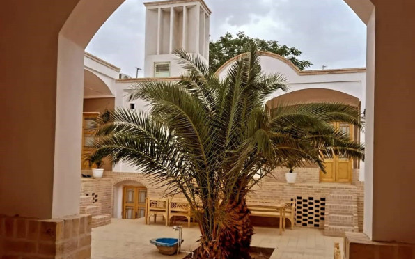 بمانی